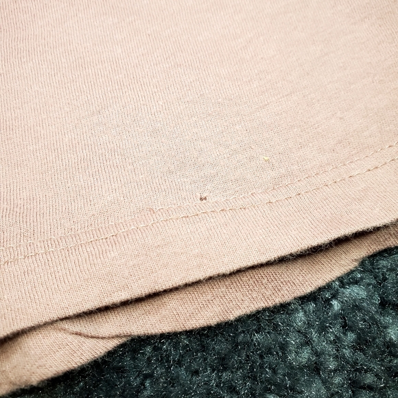 Hot Topic Entour Size XL Mauve Deep V Neck Black Cat Short Sleeve Graphic Tee - Picture 15 of 15